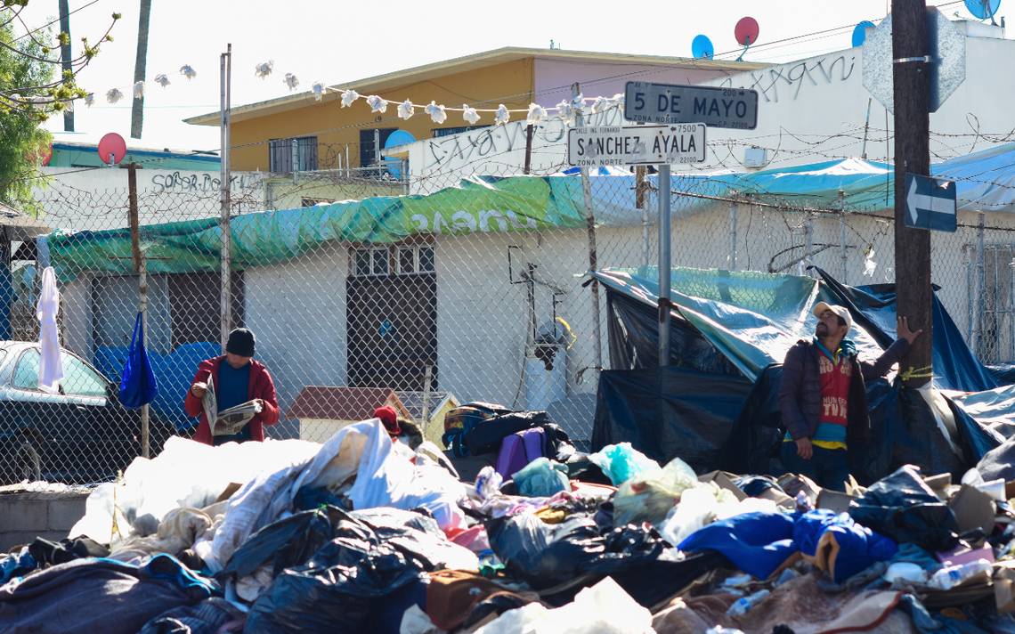 VIDEO Migrantes limpiar n la unidad deportiva El Sol de Tijuana